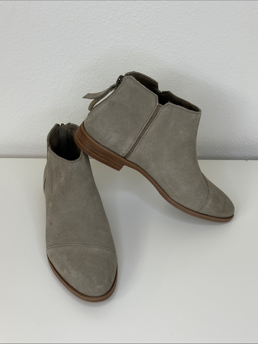 TOMS 6.5, 37 - Rylie Ankle Booties -Suede Grey Boots - Zip-Back Chelsea Style